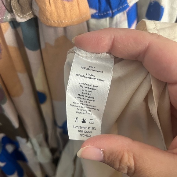 Karlie tiered smocked maxi floral dress size small neutral long sleeve - Picture 4 of 6